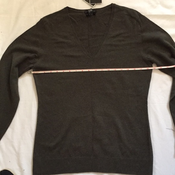 NWT Alfani 2 Ply Cashmere V Neck Sweater - Picture 3 of 6